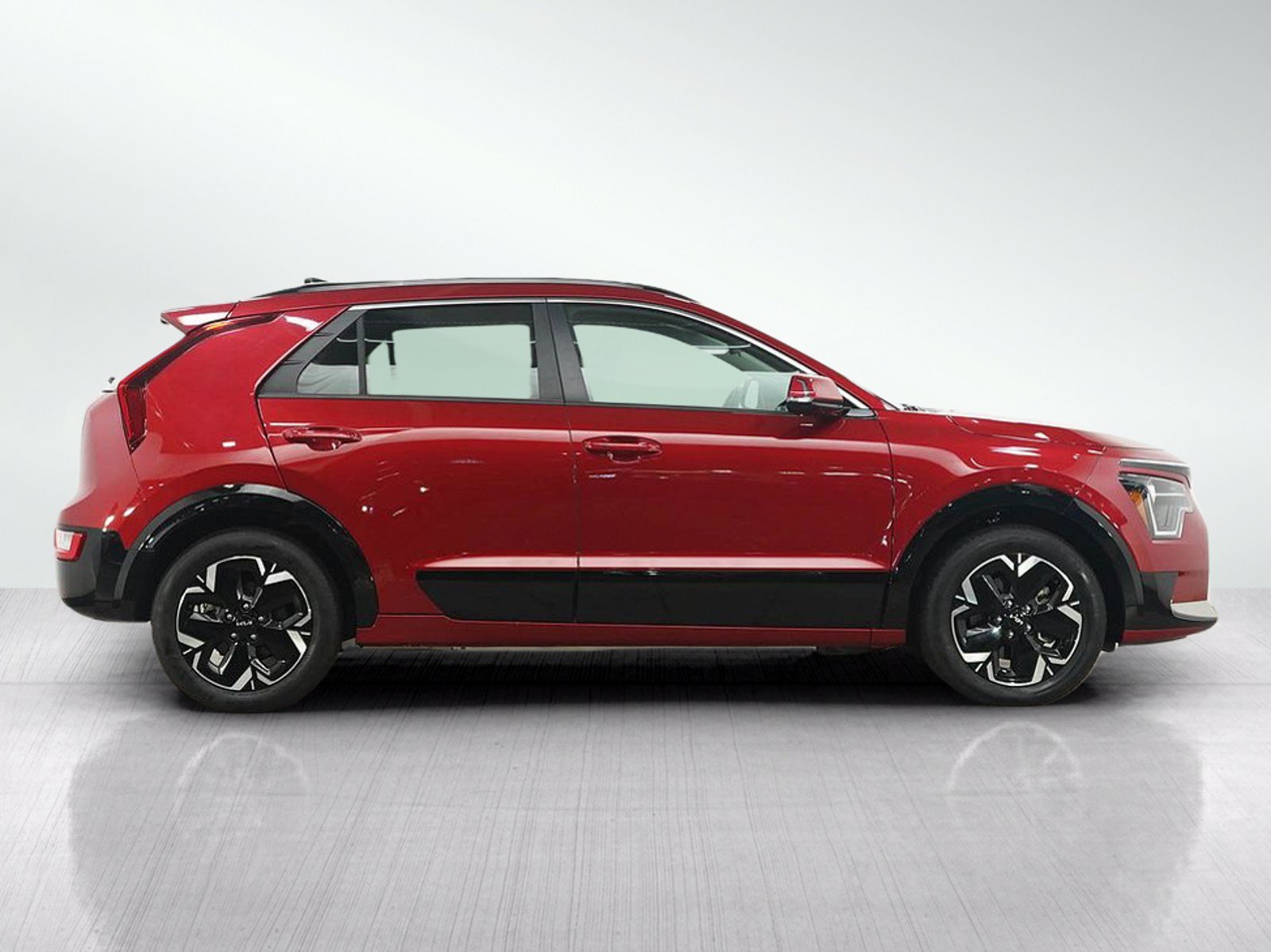 Used 2023 Runway Red Kia Wind image 7