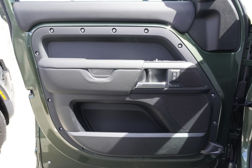 New 2026 Woolstone Green Land Rover S image 17