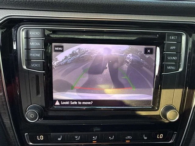 Used 2018 Silver Volkswagen 2.0T SE image 30