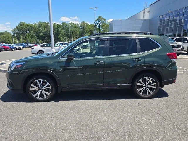 Used 2022 Autumn Green Metallic Subaru Limited image 10