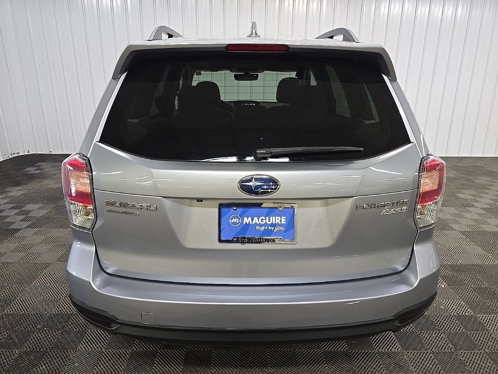Used 2017 Silver Subaru 2.5i Premium image 11