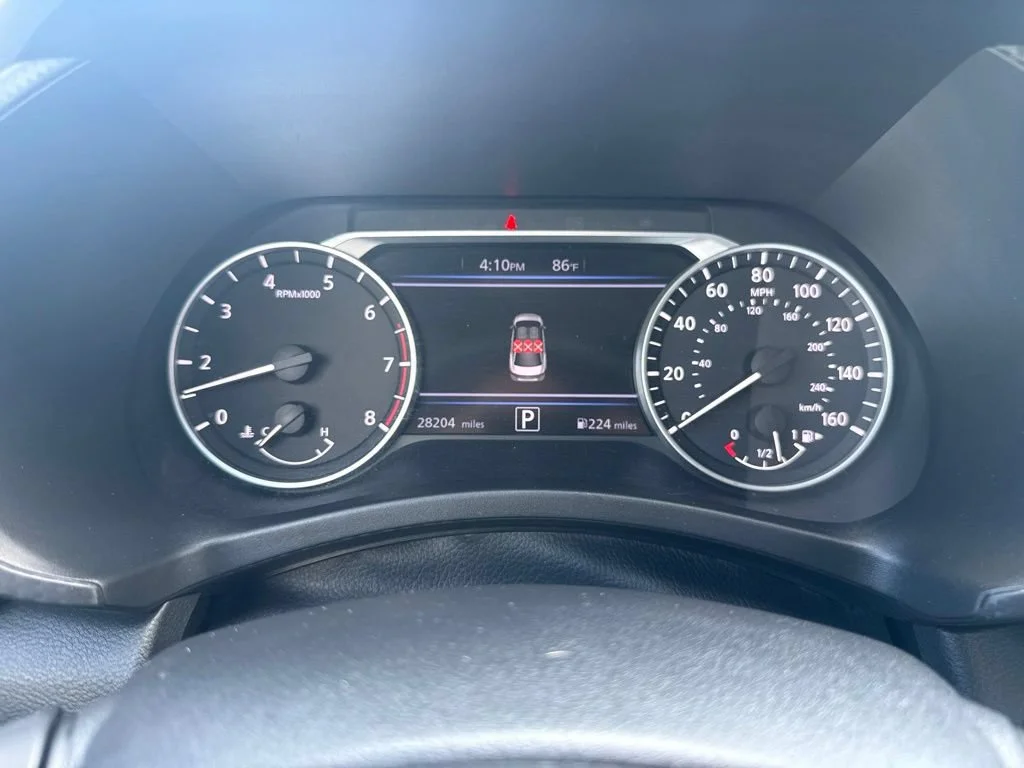 Used 2025 White Nissan SV image 23