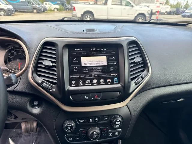 Used 2018 Diamond Black Crystal Pearlcoat Jeep Limited image 21