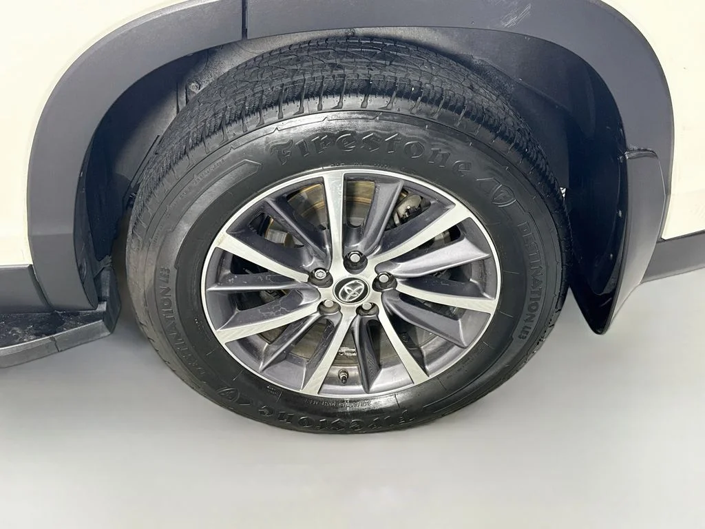 Used 2019 Blizzard Pearl Toyota XLE image 33