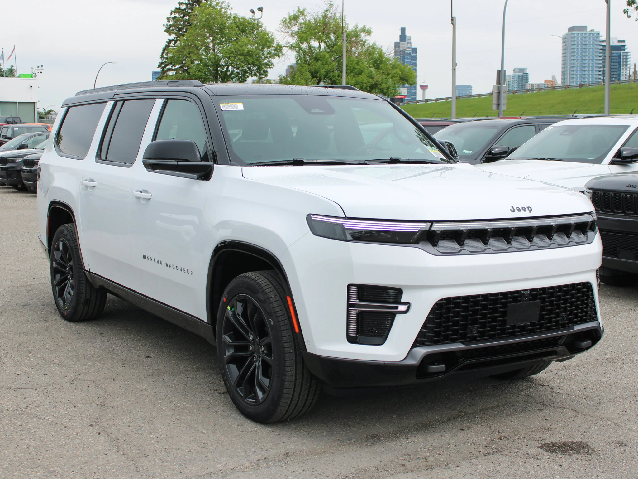 New 2026 White Jeep Summit Obsidian* image 7
