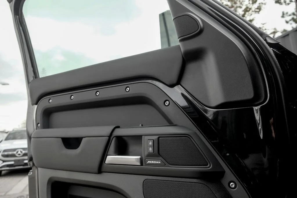 New 2026 Santorini Black Land Rover S image 11