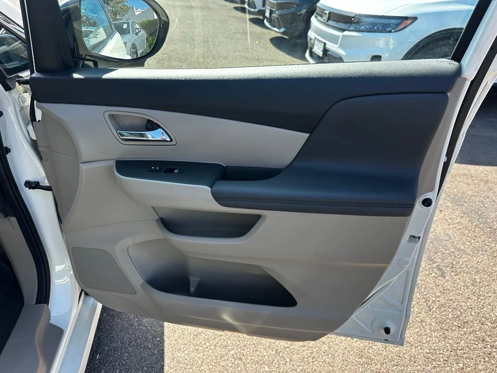 Used 2015 White Honda Touring image 15