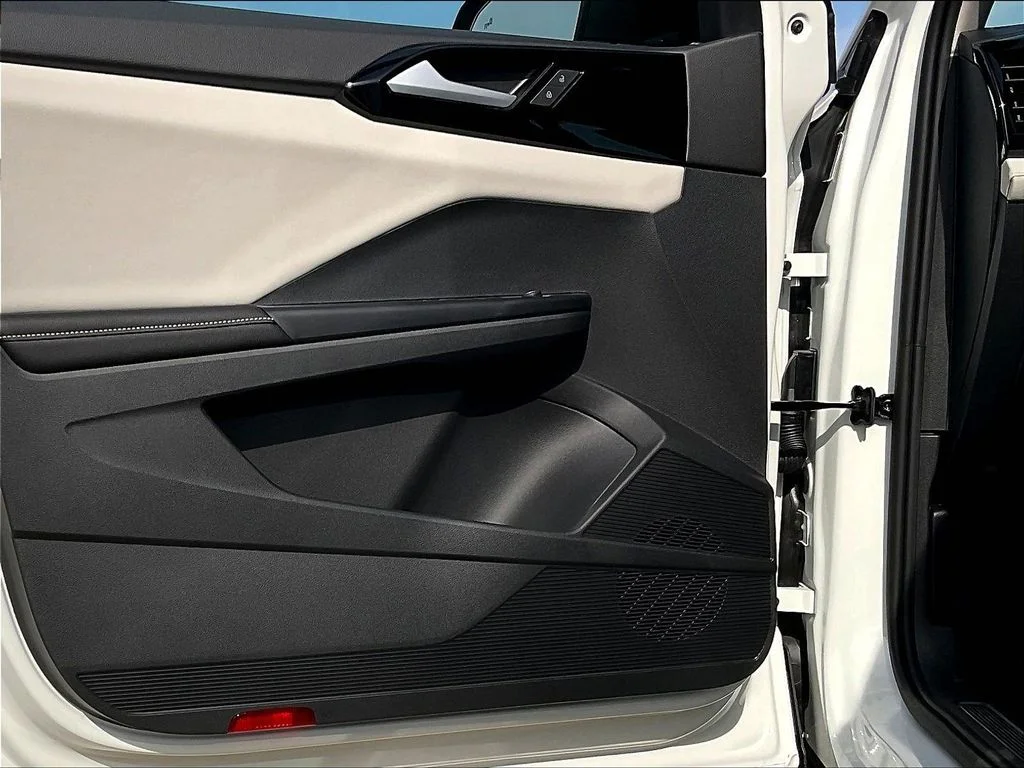 New 2026 White Volkswagen 1.5T S image 23