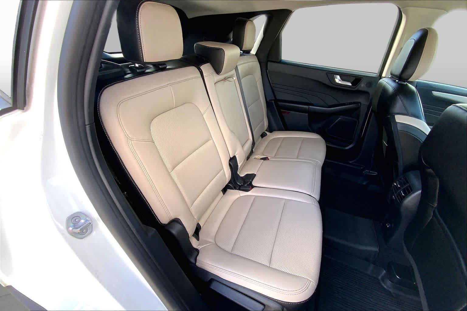 Used 2022 Star White Metallic Tri-Coat Ford SEL image 18