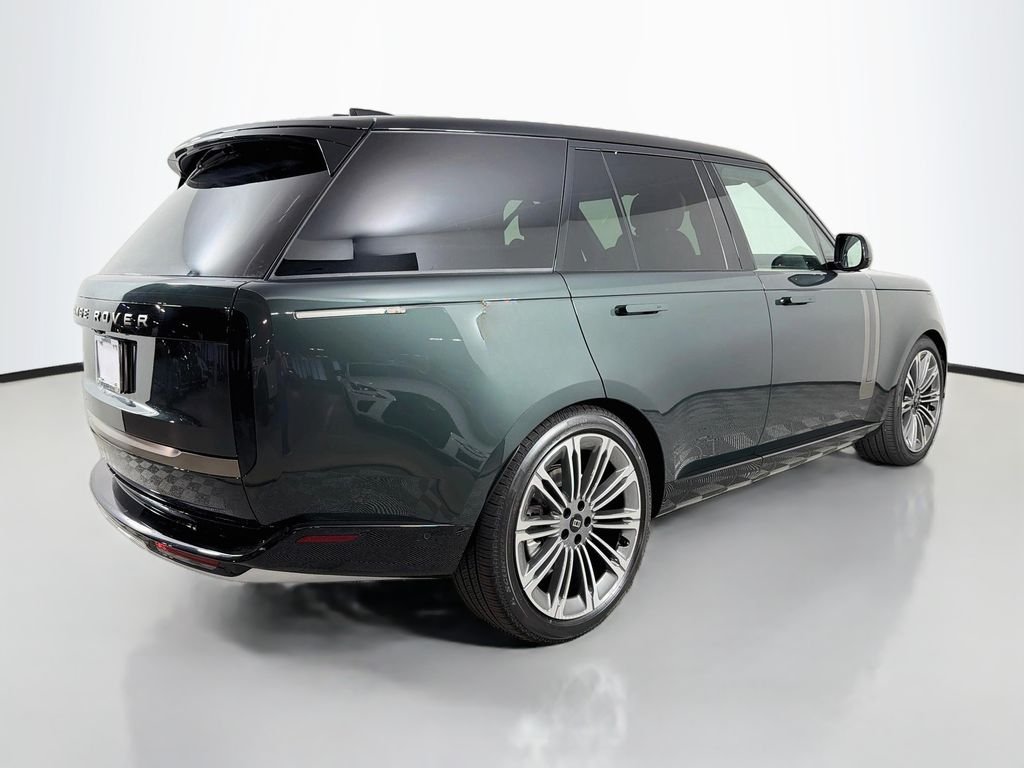 New 2027 Belgravia Green Land Rover SE image 5