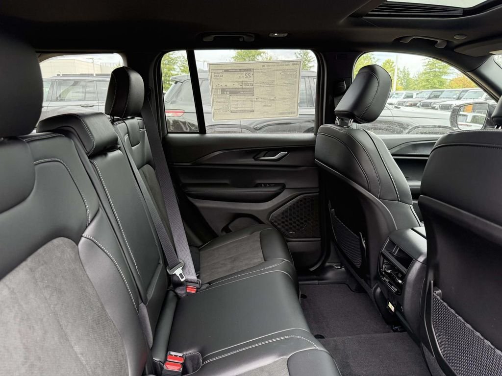 2025 Jeep Grand Cherokee Altitude - Photo 17