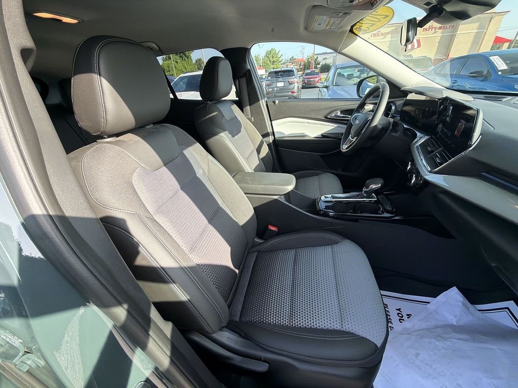 Used 2025 Gray Chevrolet LT image 28