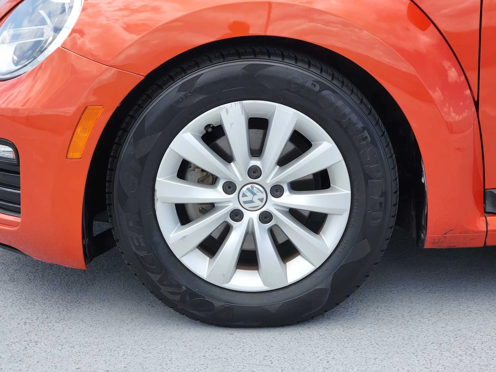 Used 2018 Habanero Orange Metallic Volkswagen S image 10