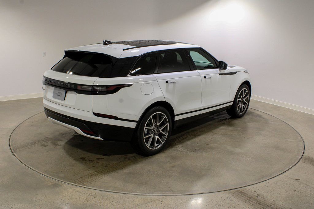Certified Used 2026 Fuji White Land Rover Dynamic SE image 5