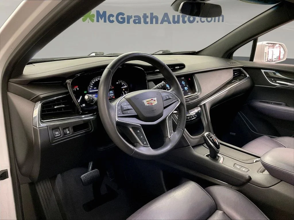 Used 2017 White Cadillac Premium Luxury image 18