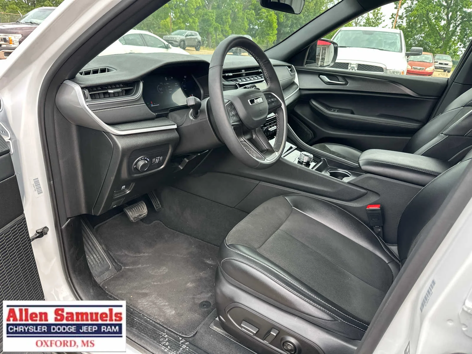 Used 2025 Bright White Clearcoat Jeep Altitude image 10