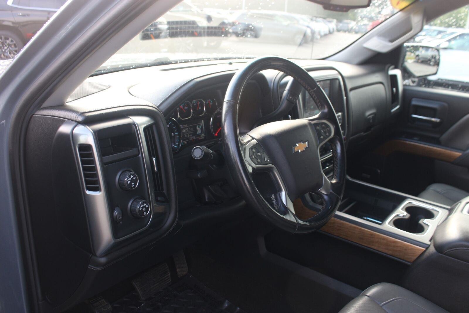 Used 2015 SLATE GREY METALLIC Chevrolet LTZ image 17