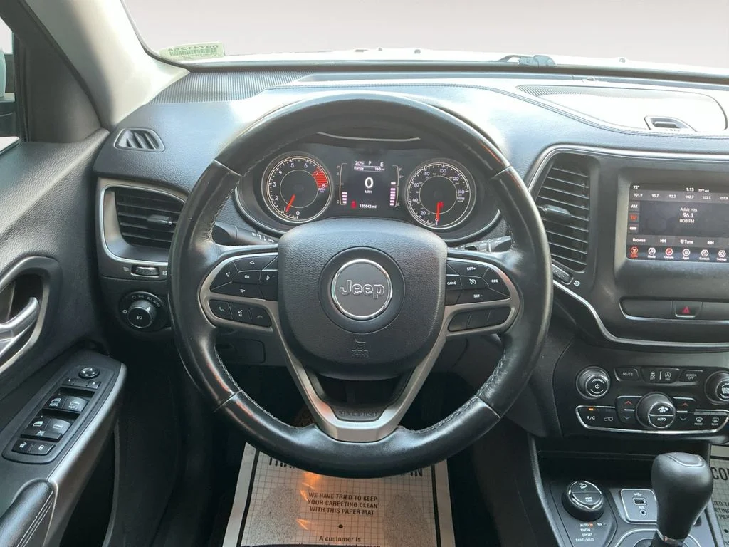 Used 2019 White Jeep Latitude Plus image 12