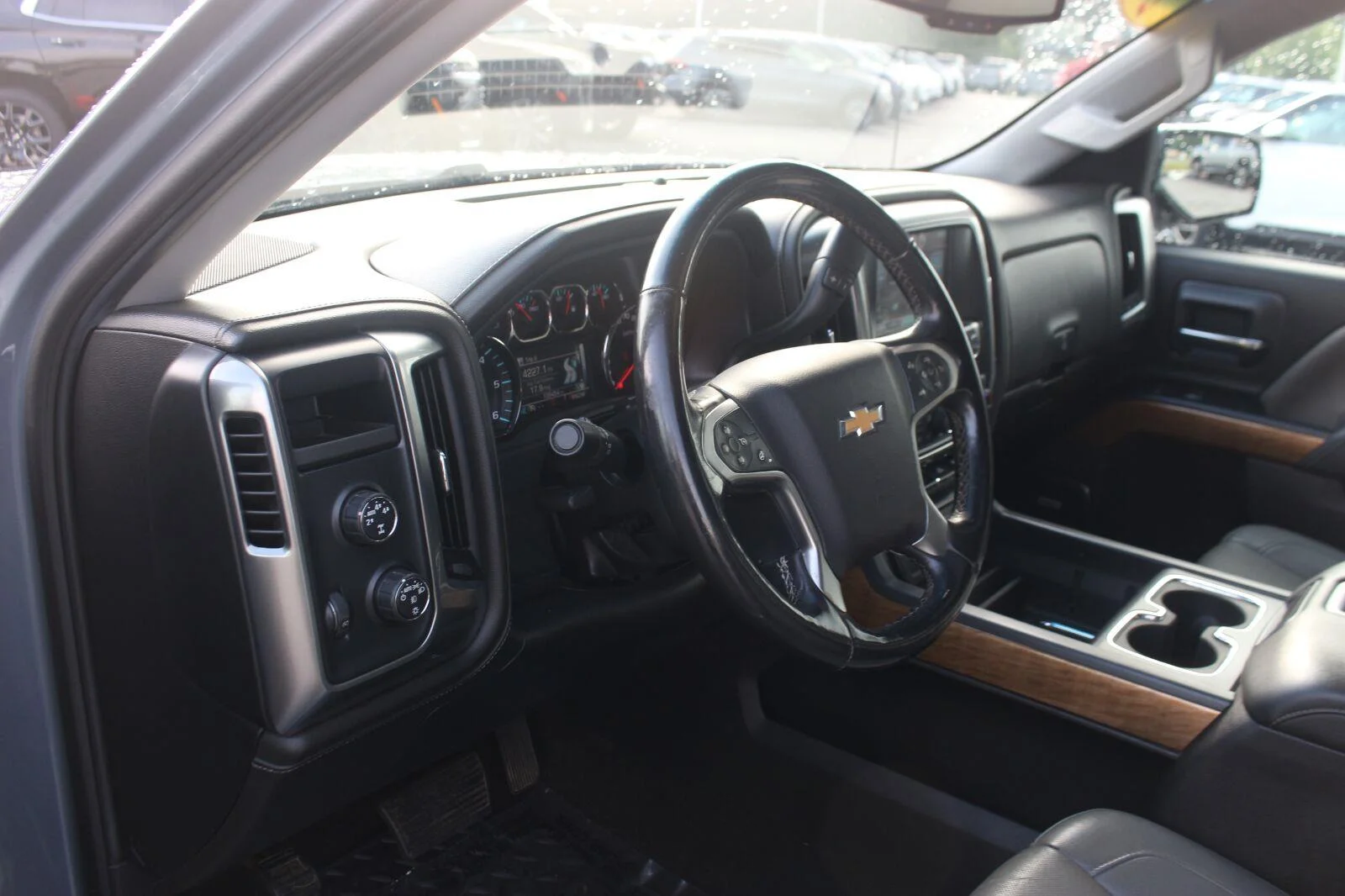 Used 2015 SLATE GREY METALLIC Chevrolet LTZ image 17