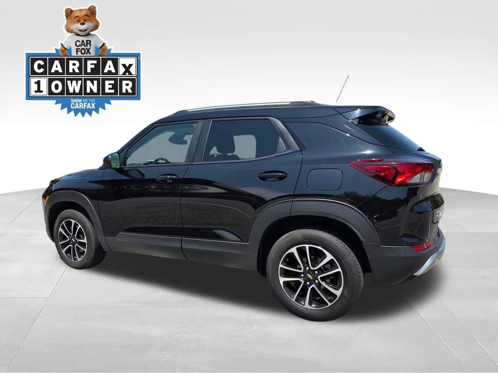 Used 2025 Mosaic Black Metallic Chevrolet LT image 5