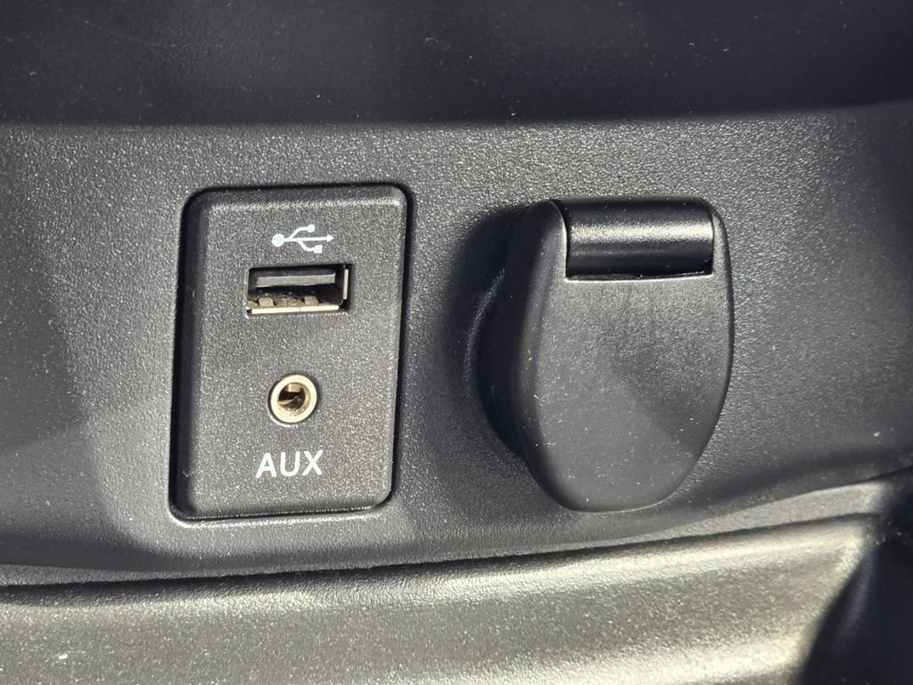Used 2016 Silver Nissan S image 28