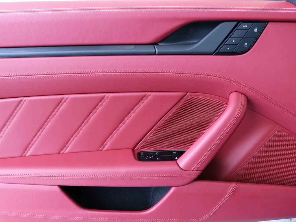Used 2024  Porsche Targa 4 GTS image 19
