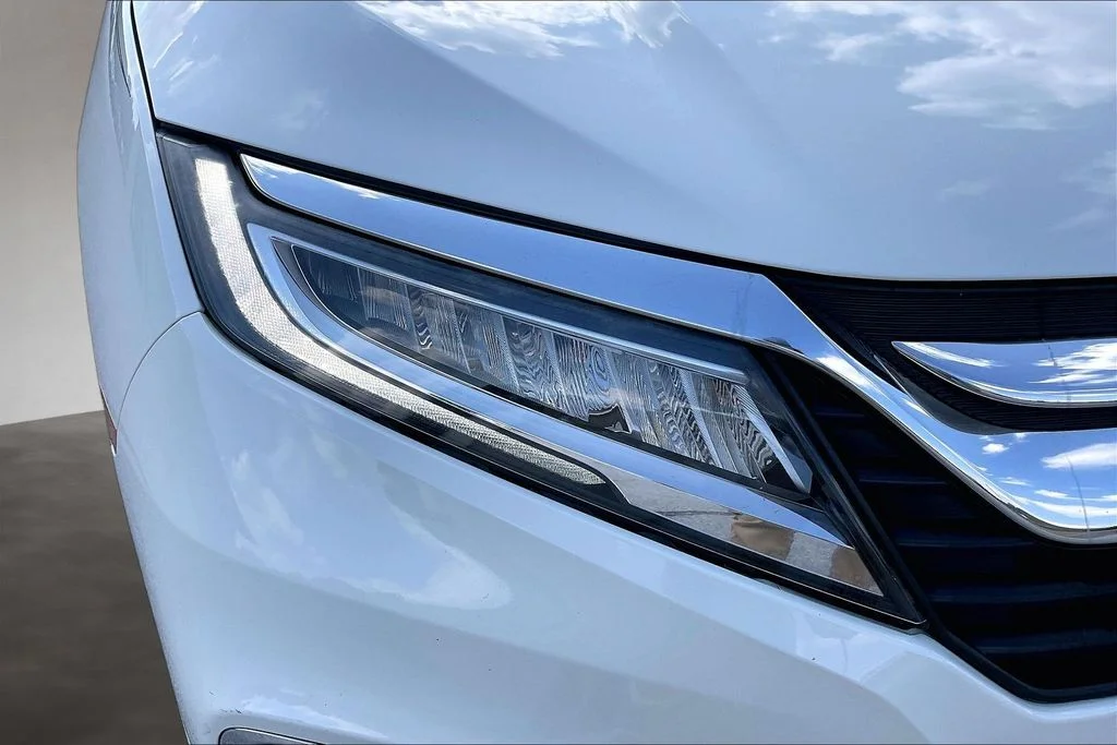 Used 2019 White Honda Touring image 32