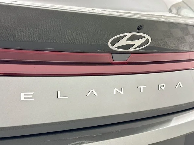 New 2026 Hyundai ELANTRA SE