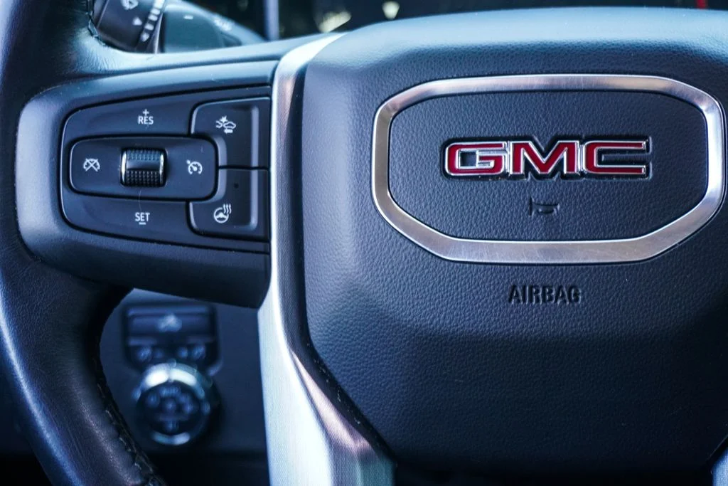 Used 2023 Silver GMC Elevation image 15
