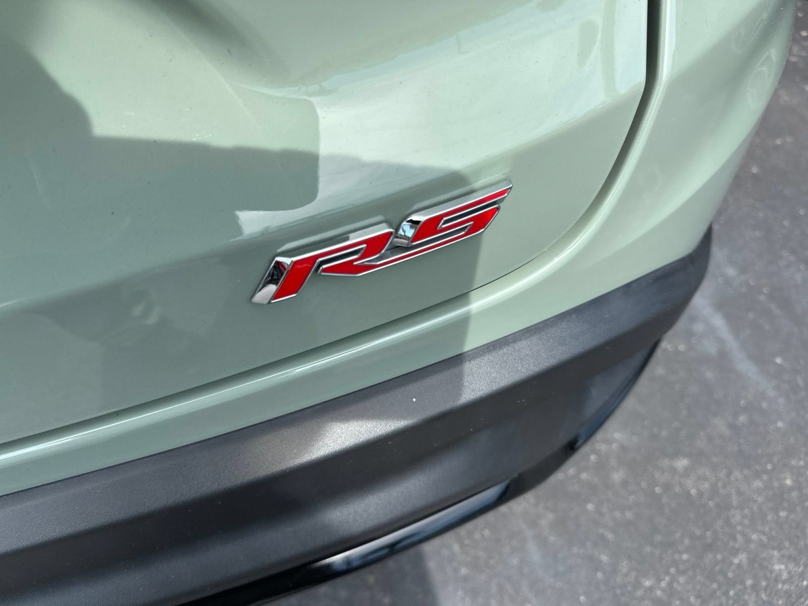 Used 2024 Green Chevrolet 1RS image 3
