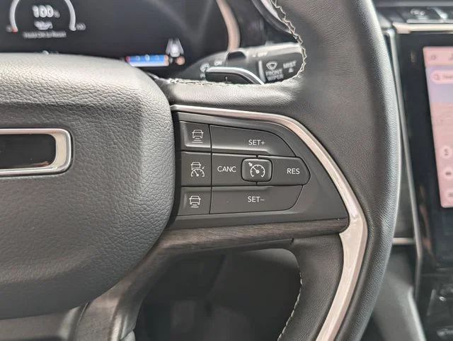 Used 2022 Gray Metallic Jeep Limited image 14
