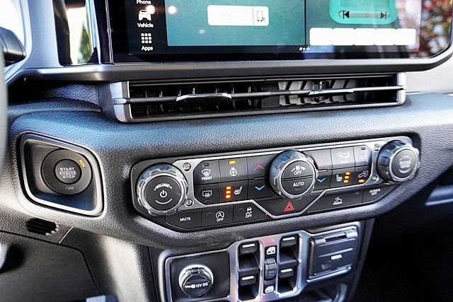 New 2026 Bright White Clear-Coat Exterior Paint Jeep Sport S image 35