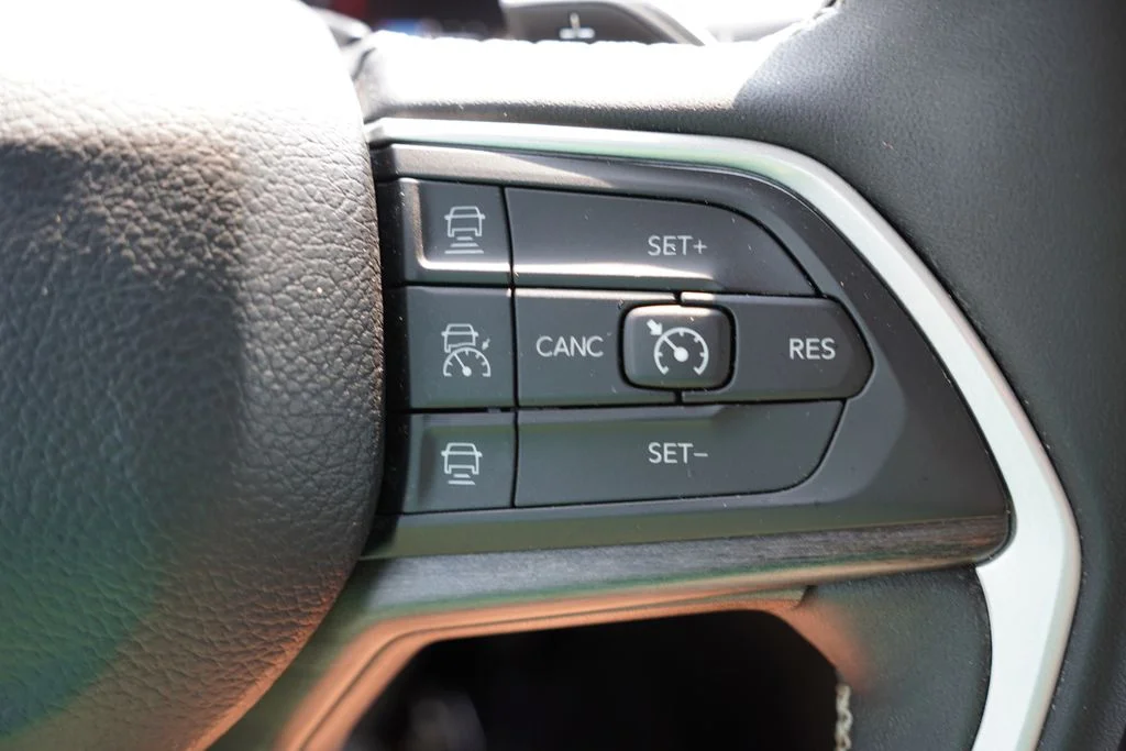 Used 2023 White Jeep Limited image 34