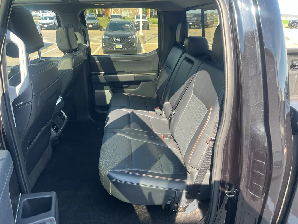 Used 2022 Agate Black Metallic Ford LARIAT image 21