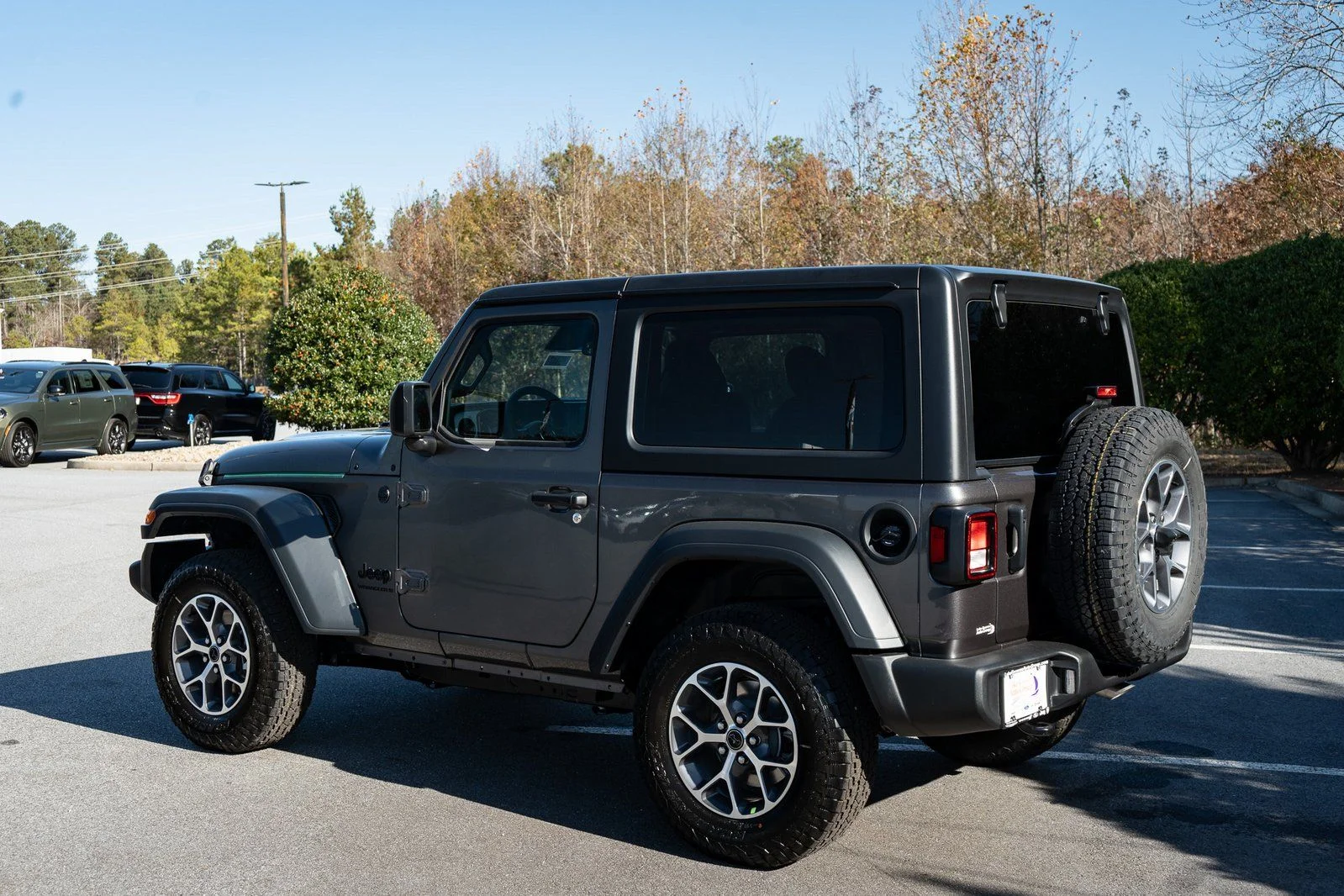 New 2026 Granite Crystal Metallic Clearcoat Jeep Sport S image 7