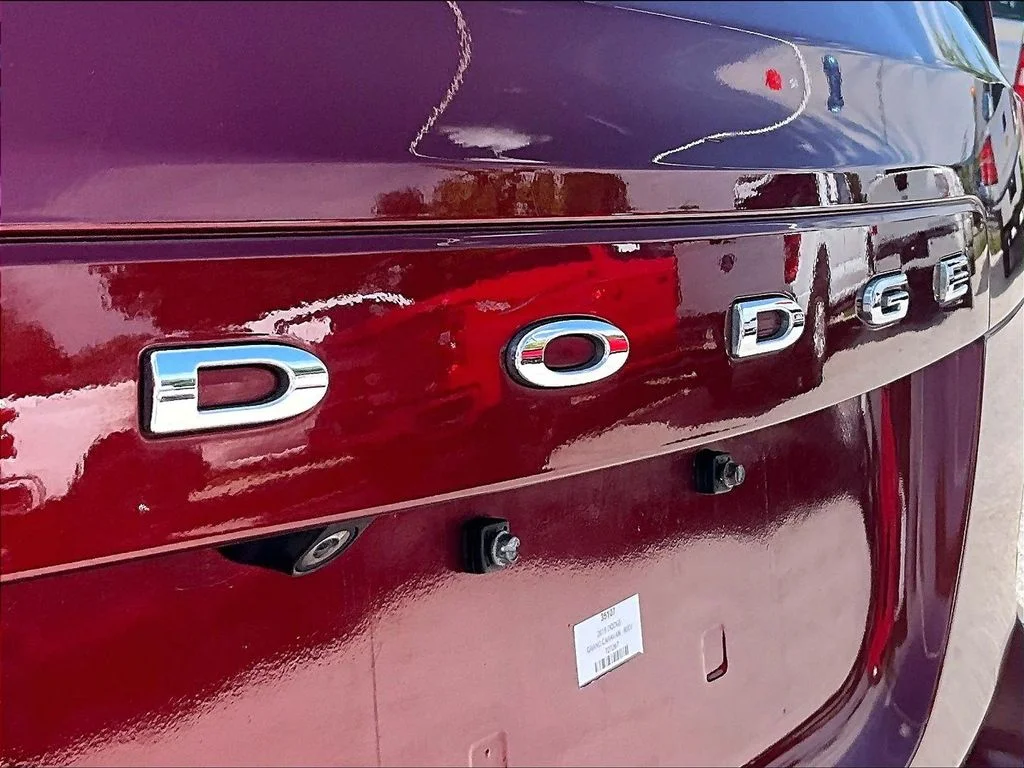 Used 2019 Red Dodge SE image 9