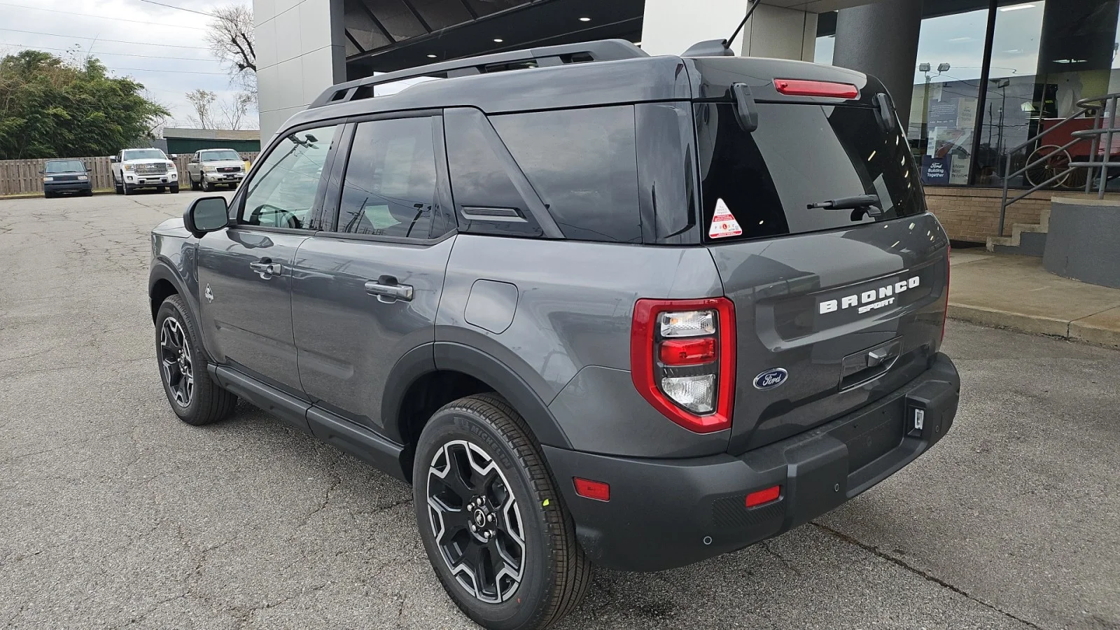 New 2025 Carbonized Gray Metallic Ford Outer Banks 4x4 image 4