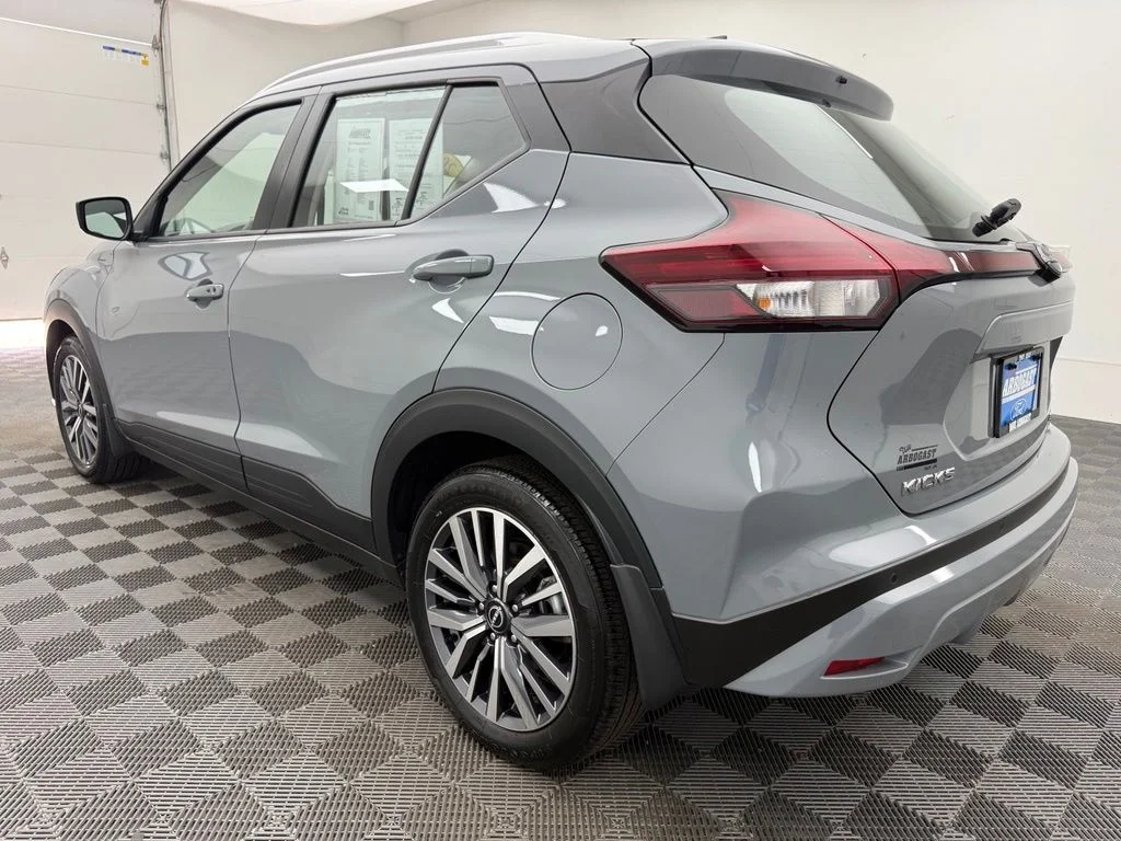Used 2024 Gray Nissan SV image 10