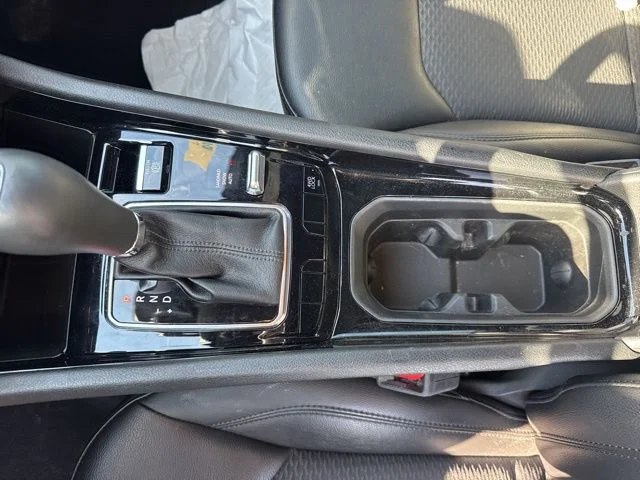 Used 2022 White Jeep Latitude image 22