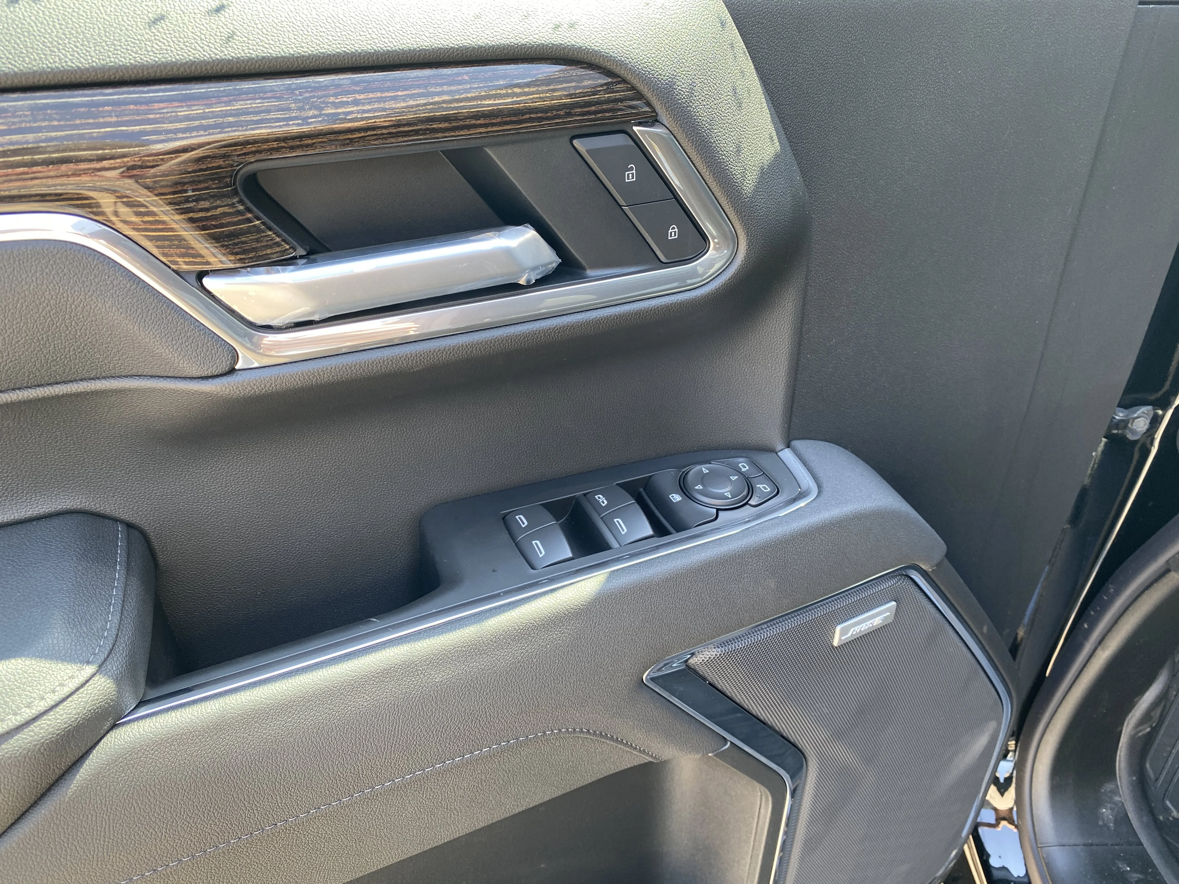 New 2026 ONYX BLACK GMC Elevation image 26