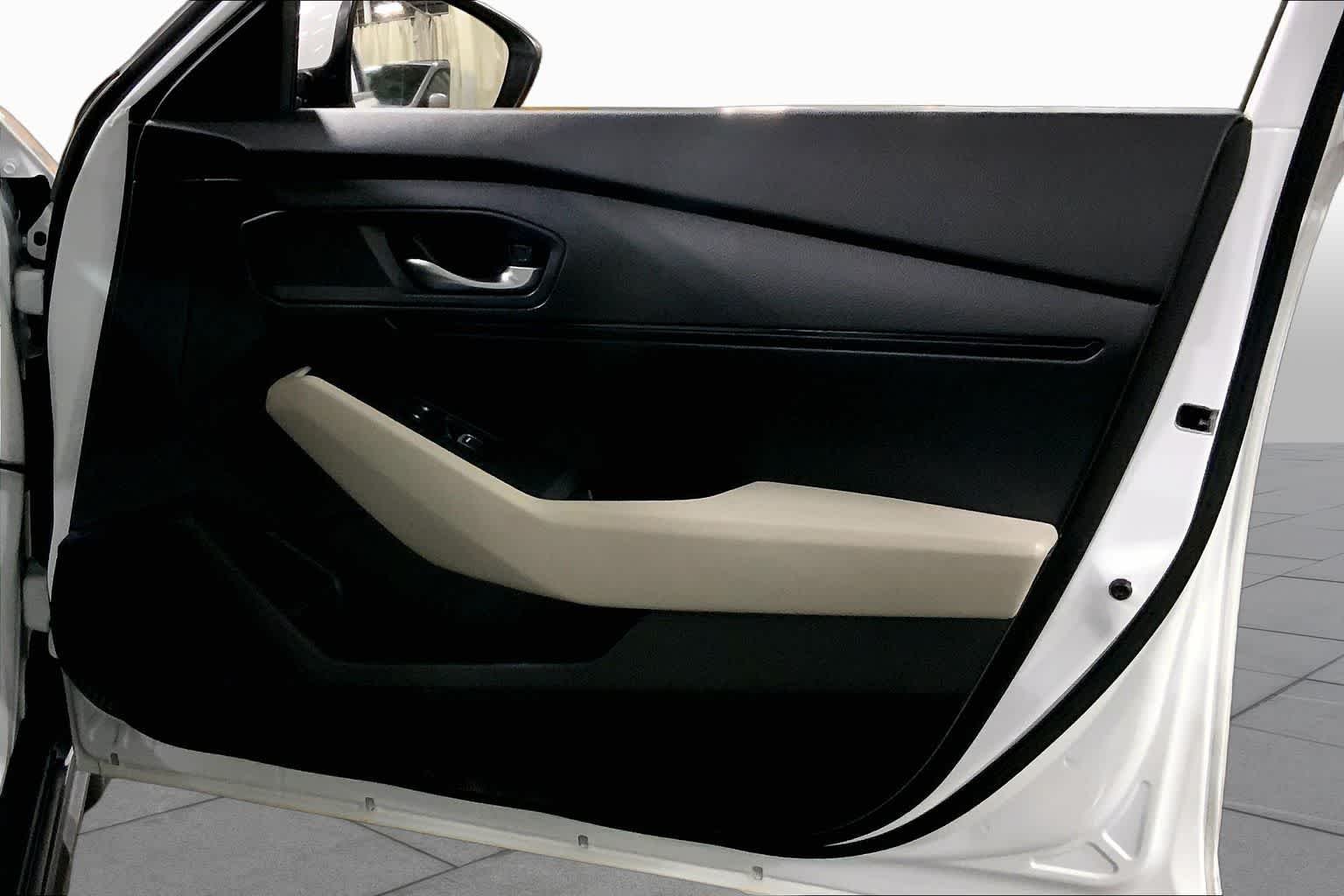 Used 2023 Platinum White Pearl Honda LX image 23