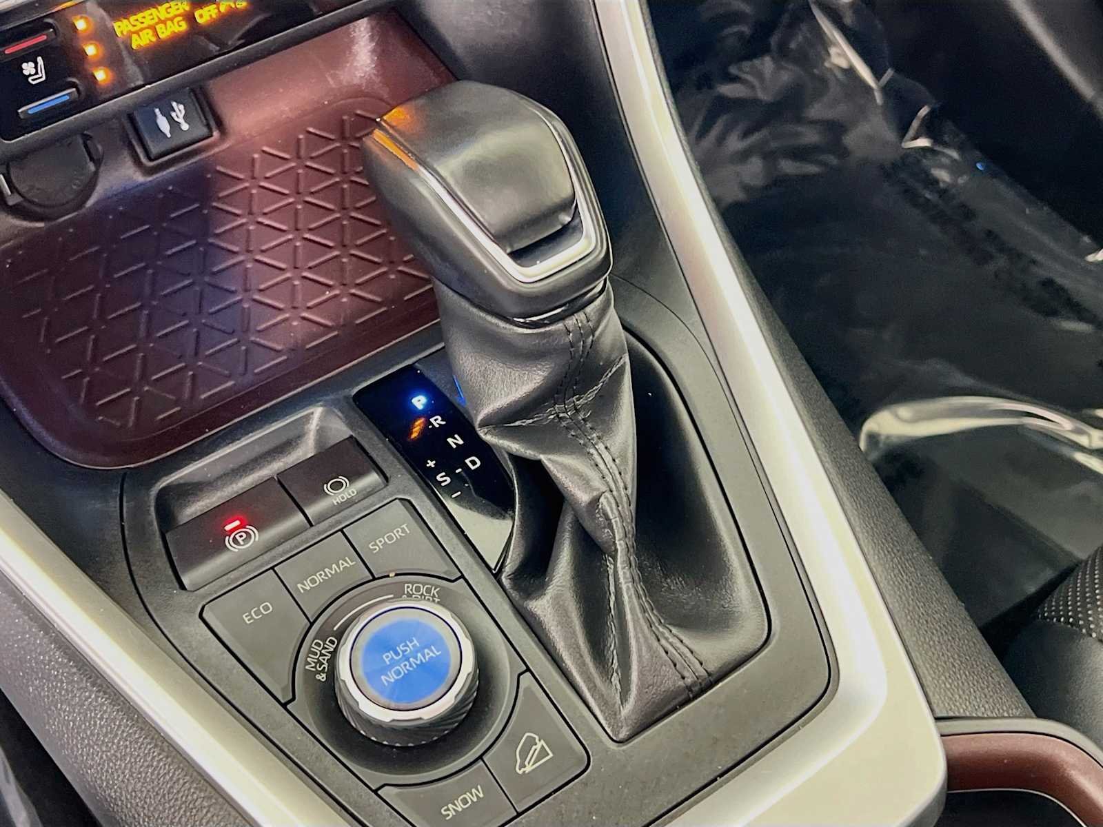 Used 2019 Blizzard Pearl Toyota Limited image 17