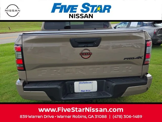 Used 2024  Nissan PRO-4X image 11
