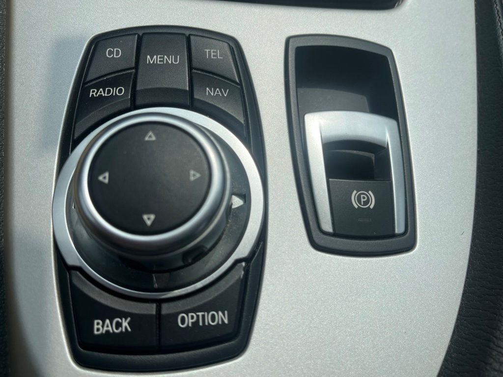 Used 2009 Black BMW sDrive30i image 20