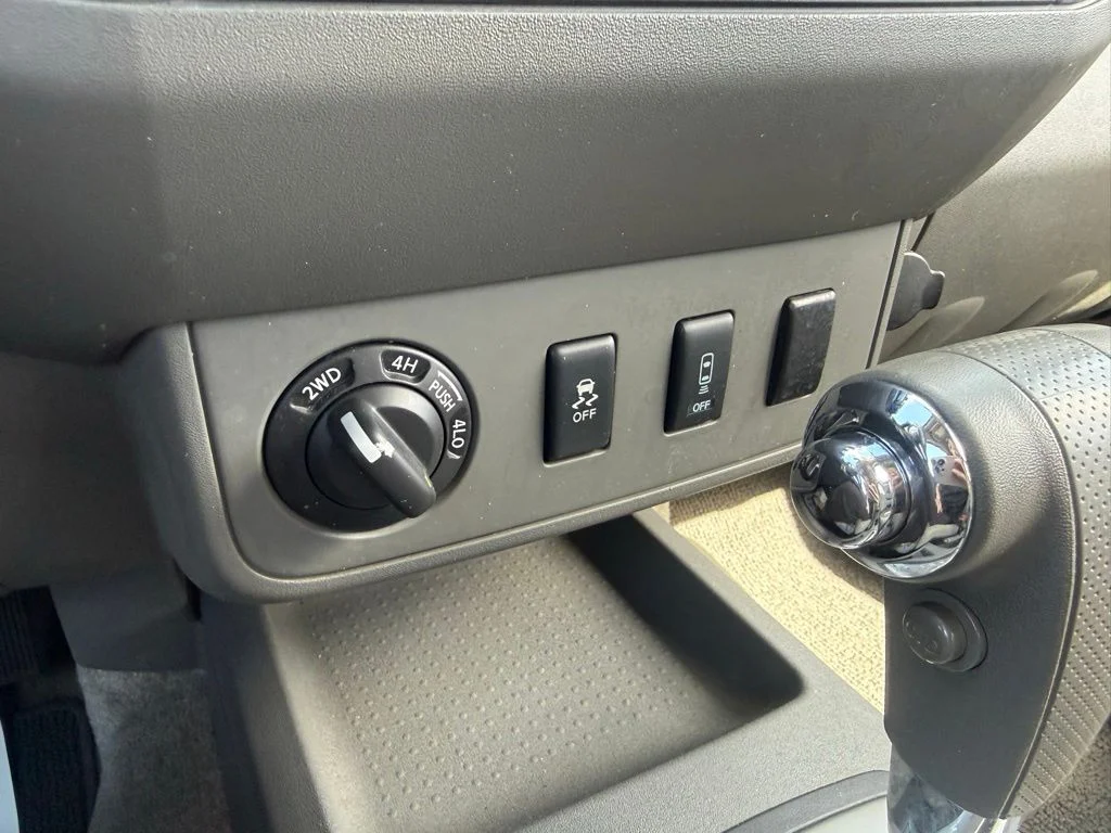 Used 2013 Blue Nissan SV image 27