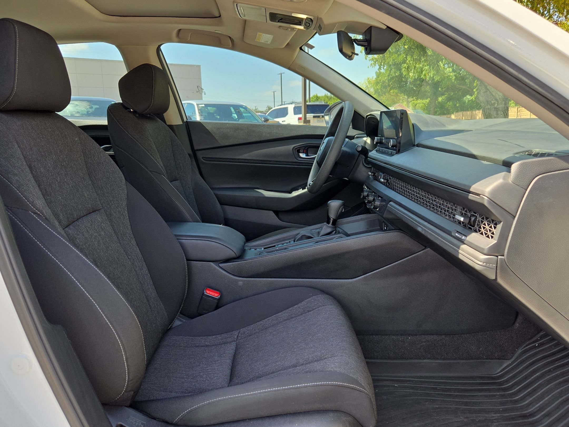 Used 2024 Platinum White Pearl Honda EX image 26