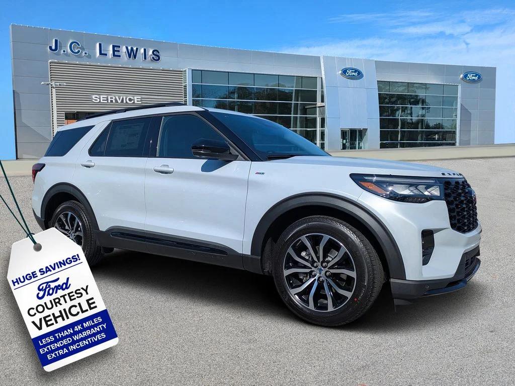 New 2026 Space White Metallic Ford ST-Line image 1