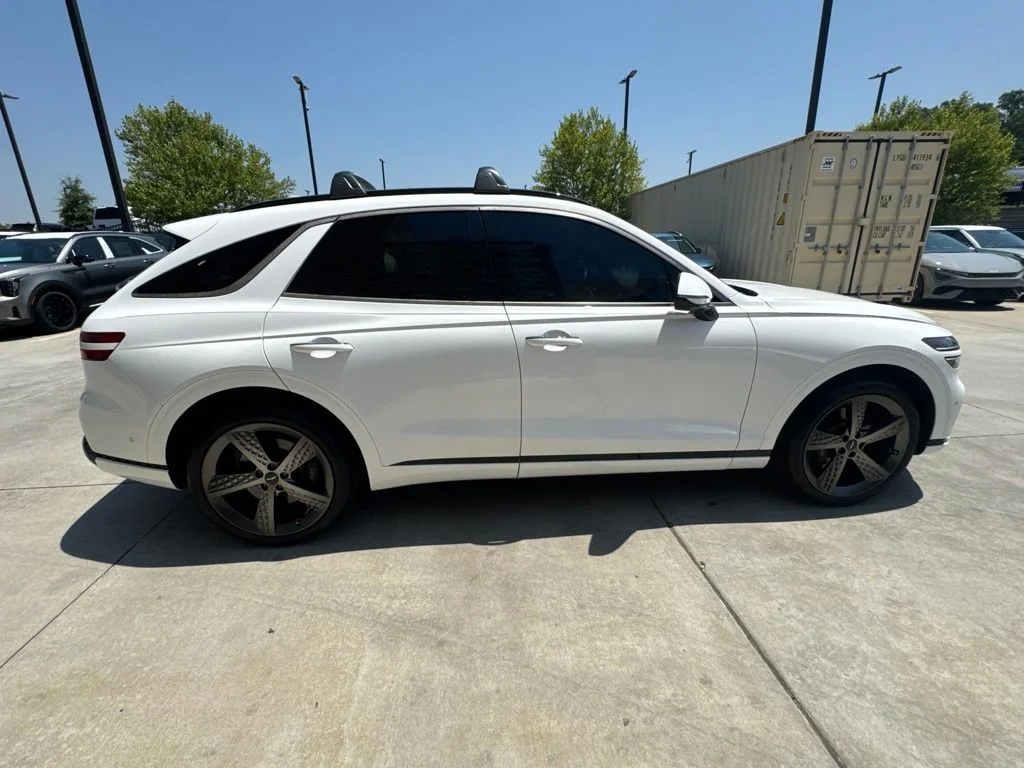 Used 2023 White Genesis 2.5T image 8