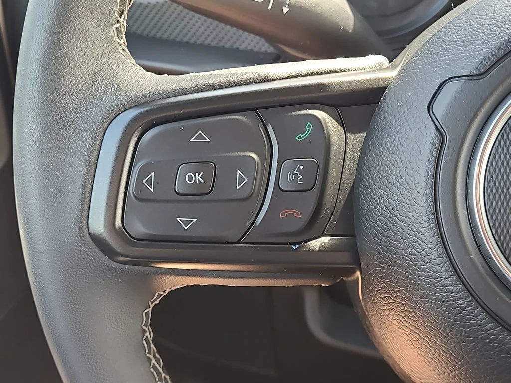 Used 2025 White Jeep 4-Door Rubicon 4x4 image 19
