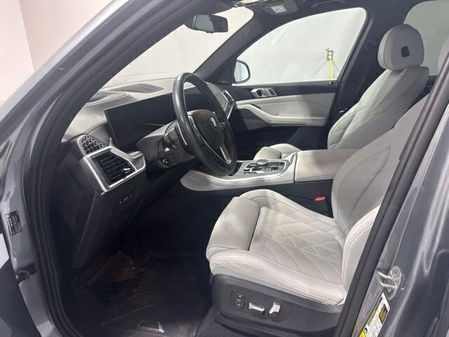 Used 2024 Gray BMW xDrive40i image 12